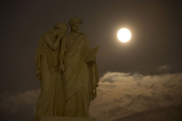 Rare 'Supermoon Blue Moon' begins Monday; 1st of 4 upcoming supermoons