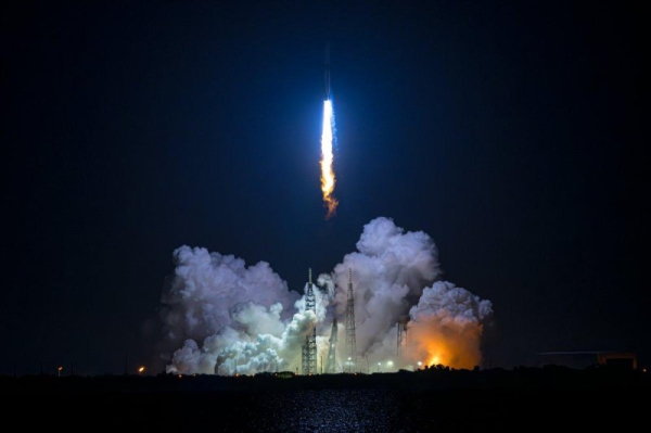 Blue Origin successfully launches New Glenn rocket