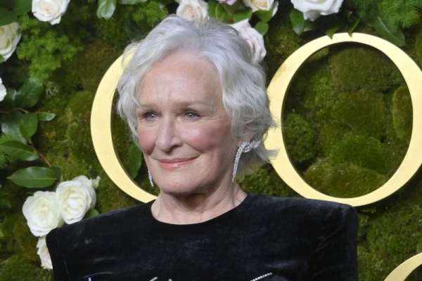 Glenn Close takes aim in Jamie Foxx, Cameron Diaz film 'Back in Action'