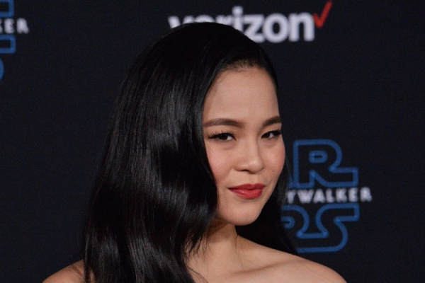 Kelly Marie Tran can't stop scratching in 'Control Freak' trailer