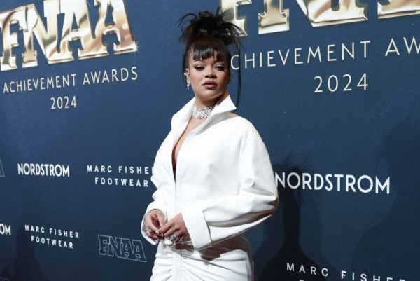'Smurfs' teaser unveils Rihanna as Smurfette