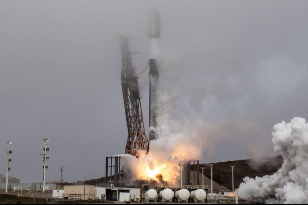 SpaceX launches more Startlink satellites from California