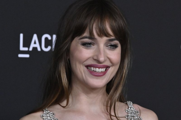 Dakota Johnson is torn between Chris Evans, Pedro Pascal in 'Materialists' trailer