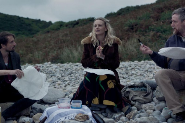 Movie review: 'Wallis Island' has fun with desperate musicians, obsessive fans