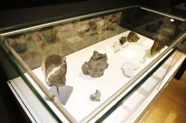 China shares moon rocks with U.S.and 5 other nations