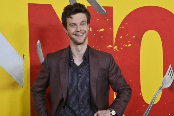 Jack Quaid, Jeffrey Dean Morgan enjoyed no frills 'Neighborhood Watch' production