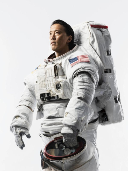 NASA astronaut Jonny Kim, two cosmonauts launch for ISS