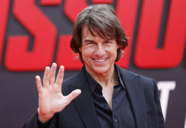 Jimmy Fallon, Tom Cruise sing 'Mission: Impossible' theme song