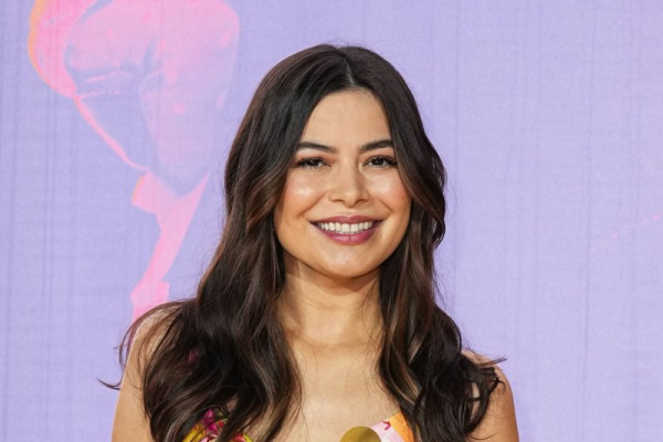 Miranda Cosgrove falls for Pierson Fode in 'Wrong Paris' trailer