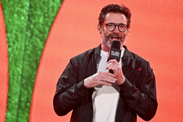 Hugh Jackman, Kate Hudson sing Neil Diamond in 'Song Sung Blue' teaser
