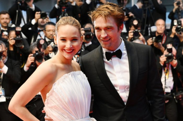 Jennifer Lawrence falls apart in 'Die My Love' trailer