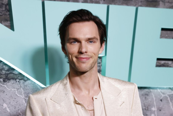 Nicholas Hoult recovering from knee surgery, will miss NYCC