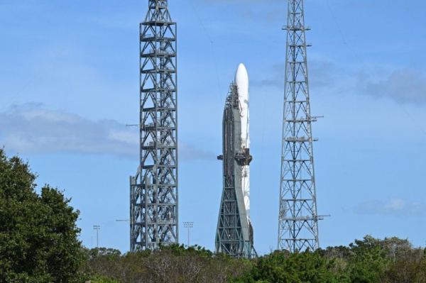 Blue Origin's New Glenn rocket launches NASA's ESCAPADE Mars probes