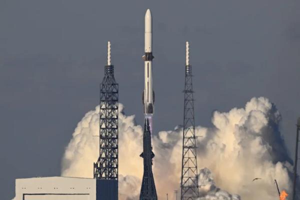 NASA releases images of interstellar comet, not an alien spaceship