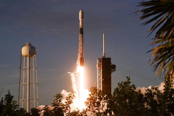 SpaceX launches 28 satellites in low-Earth orbit