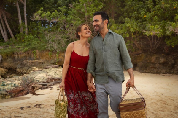 Jennifer Lopez falls for Brett Goldstein in 'Office Romance' trailer