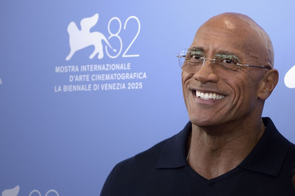Dwayne Johnson sings 'You're Welcome' in live-action 'Moana' trailer Dwayne Johnson sings 'You're Welcome' in live-action 'Moana' trailer