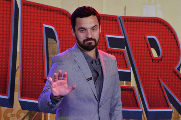 Jake Johnson learns to play pickleball in 'The Dink' trailer