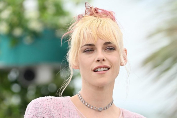 Kristen Stewart, Alia Shawkat dumpster dive in 'Wrong Girls' pics