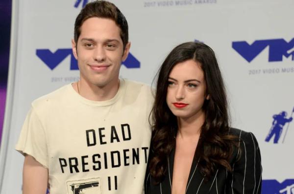 Zoe Kravitz helps hunt Nicholas Hoult in 'How to Rob a Bank' trailer Zoe Kravitz helps hunt Nicholas Hoult in 'How to Rob a Bank' trailer